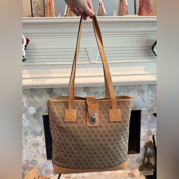 DOONEY & BOURKE Vintage Signature Tan & Brown Monogram w/ Leather Trim Tote EUC - Picture 9 of 14